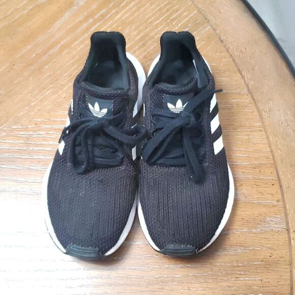 Adidas Lifestyle Cloudfoam Black/White Running Shoe women, Size 6.5 - Picture 3 of 8
